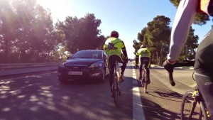 Adelantamiento con Ciclistas en el carril contrario