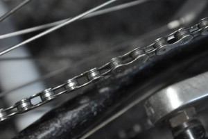 reparar la cadena de la bicicleta